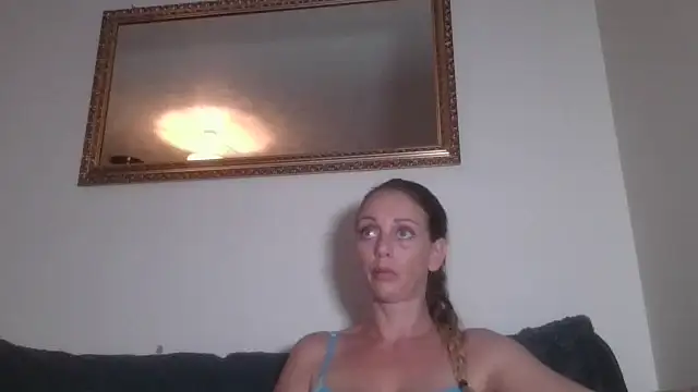 LouiseLovell online show from July 11, 9:04 pm