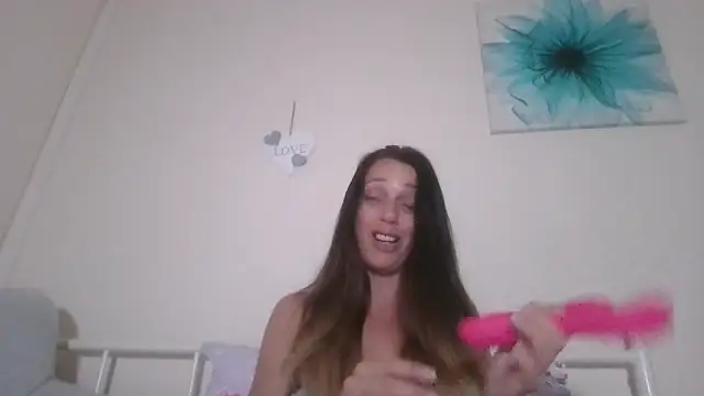 LouiseLovell online show from June 4, 10:31 am