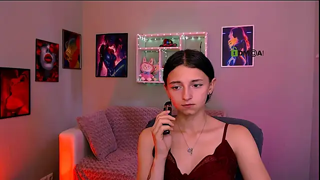 caroline honeyy online show from June 16, 9:43 am