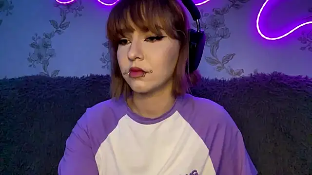 OIayOIayQueen online show from May 30, 4:15 pm