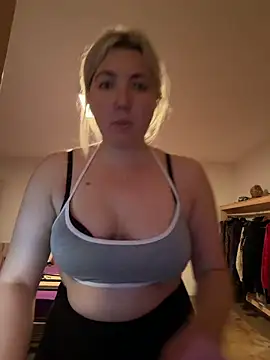 LauraStarr online show from June 22, 4:37 pm