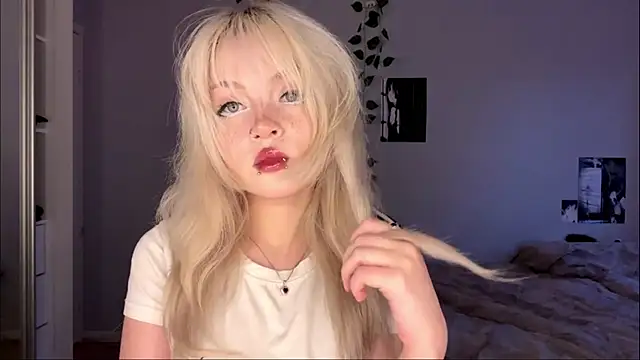 Velvets Vixens01 online show from June 24, 5:45 pm