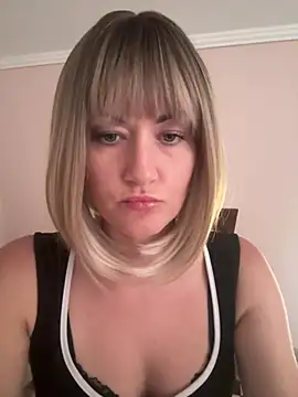 LunaFoxs online show from July 9, 3:25 pm
