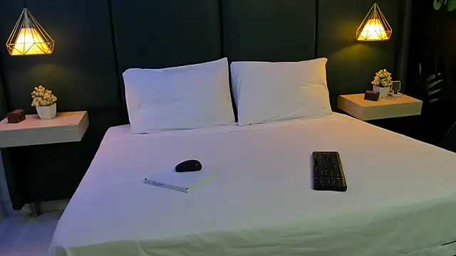 EliseBell online show from June 25, 7:26 pm