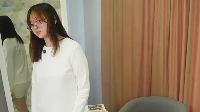 LynnaGagnon online show from July 30, 5:41 am