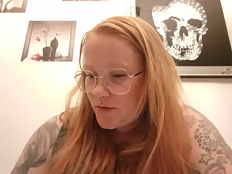 TinkTink87 online show from August 3, 8:25 pm