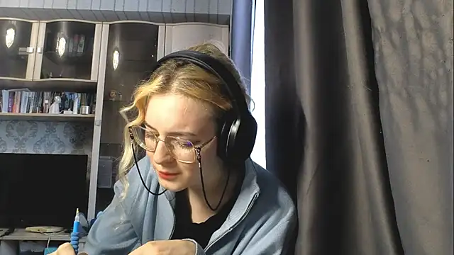 Adelinetre online show from July 30, 3:57 pm