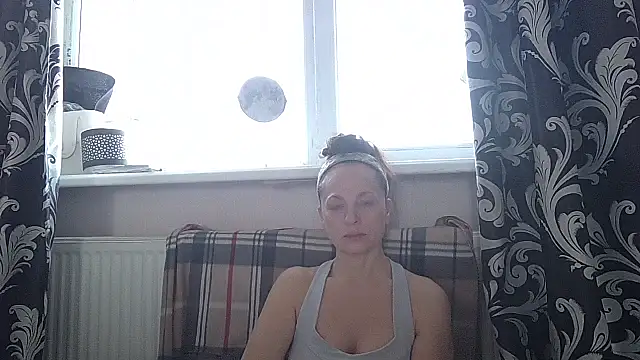 LindaStarS online show from March 7, 5:47 am