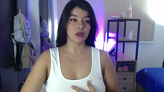 Julieta Sandia online show from August 8, 1:24 am