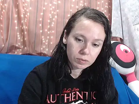 Venusluxodomme online show from March 11, 7:05 pm