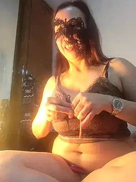 LAURAFOCOSA online show from April 3, 9:57 pm