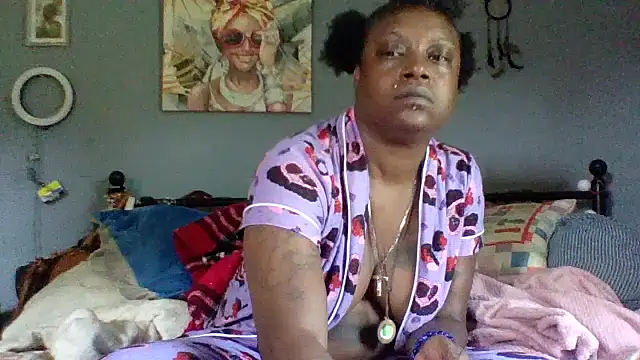 msdeedee online show from May 17, 5:45 pm