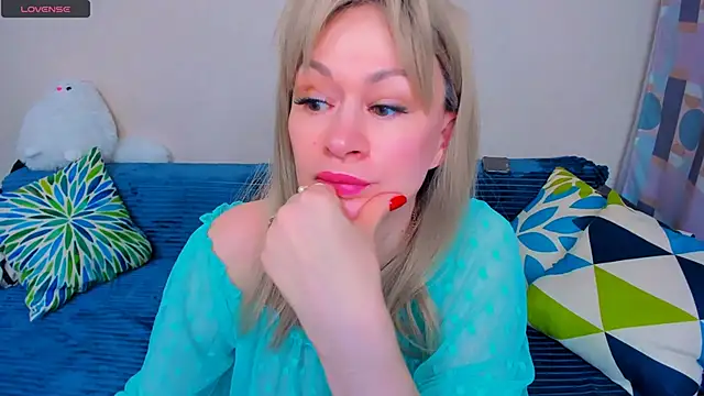 EllenMoore online show from March 24, 3:34 am