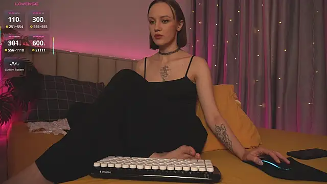 juli hox online show from July 12, 4:08 pm