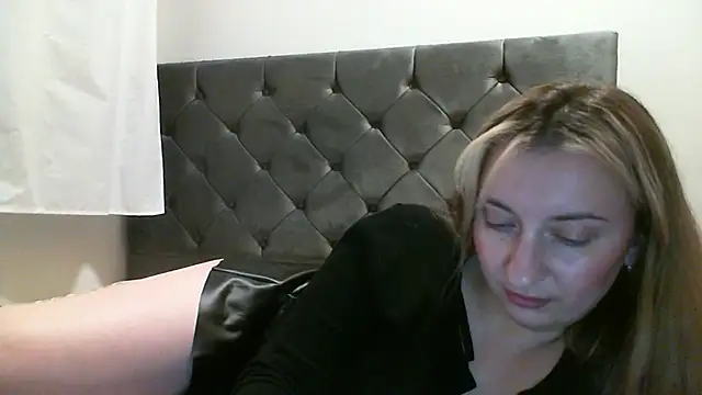 SusanCurt online show from December 5, 9:16 pm