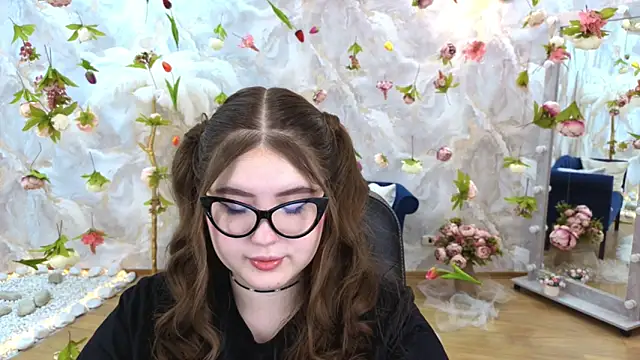 NicoleFoxery online show from March 6, 6:25 pm