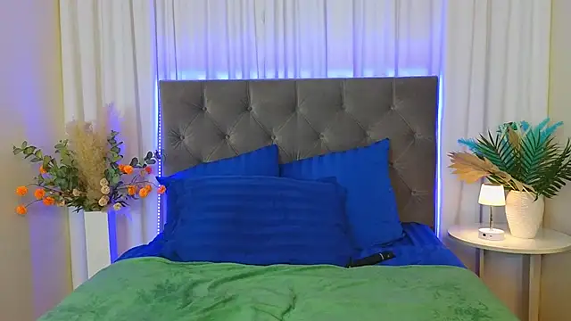 Ariana Petite online show from March 6, 12:06 am