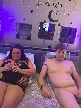 Dickandbigtitties2020 online show from April 28, 3:43 am