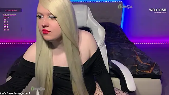 camsmiley online show from April 12, 8:06 am