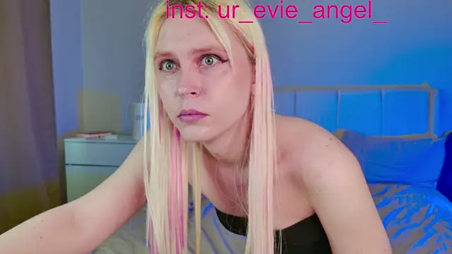 Evelyn rabbit online show from April 8, 10:06 am