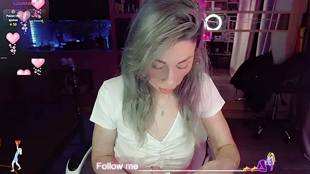 AnnieGOld  online show from February 6, 8:23 pm