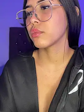 alysson 18 online show from April 15, 2:39 pm