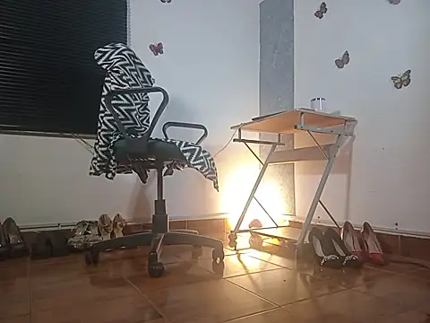 sharom smith1 online show from April 19, 5:51 am