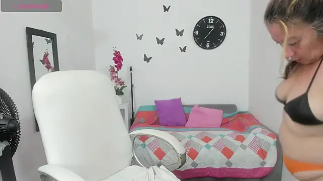 stepmother 105 online show from April 16, 8:30 pm