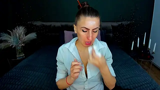 Rebecca Diamond online show from February 4, 6:49 am