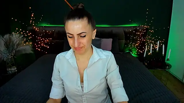 Rebecca Diamond online show from March 19, 6:51 am