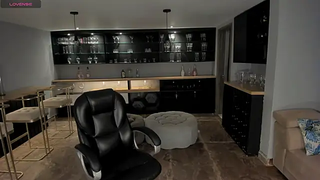 AbellaCroft online show from March 31, 2:28 pm