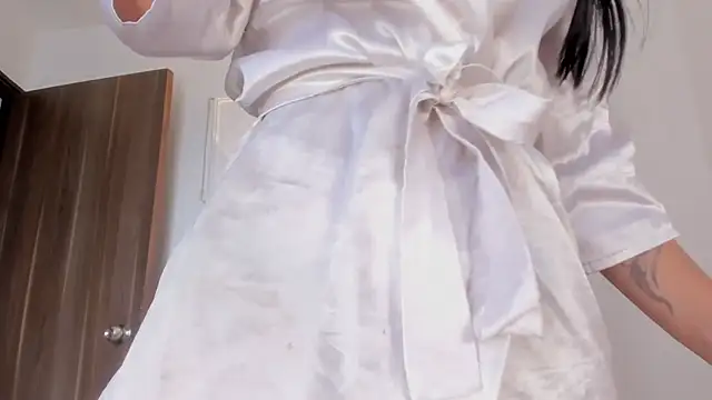 Hanna Risso online show from April 1, 5:54 pm