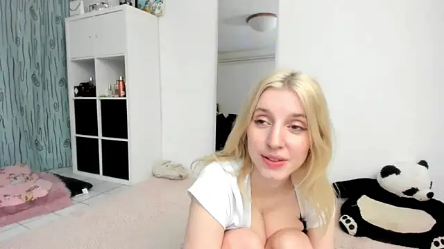 KenzieDawton online show from March 25, 7:50 pm