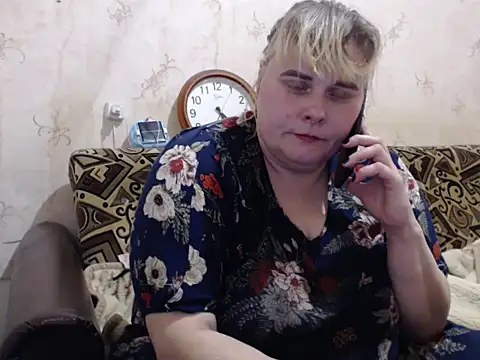 Ameliabusty online show from November 24, 3:25 pm