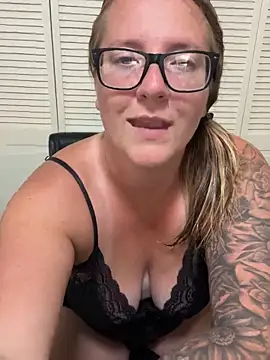 Lizzyloo online show from April 13, 6:20 pm