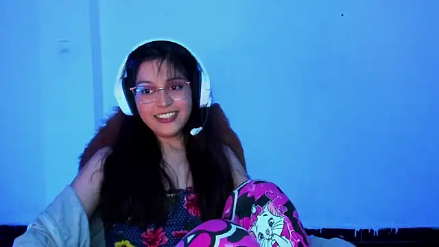 Little Lisy online show from December 3, 5:10 am