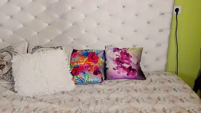 DoraMay online show from March 31, 9:26 pm