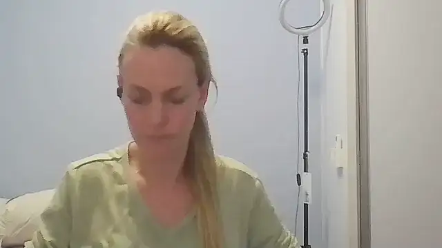 Annylove1 online show from April 18, 12:35 am