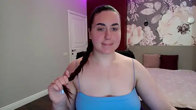 Roxie Bradley online show from April 11, 7:45 am