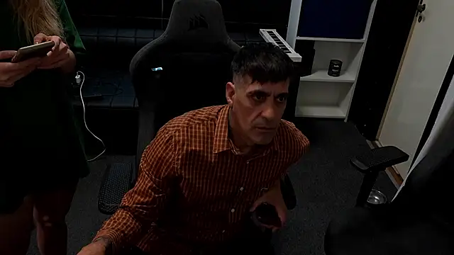 Elnonoykeila77 online show from April 14, 7:36 pm