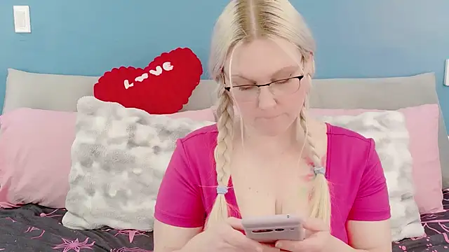 SaraBearXo online show from February 12, 3:25 pm