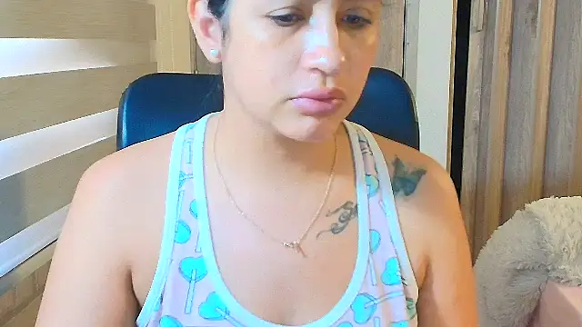 sara2520 online show from February 10, 8:01 pm