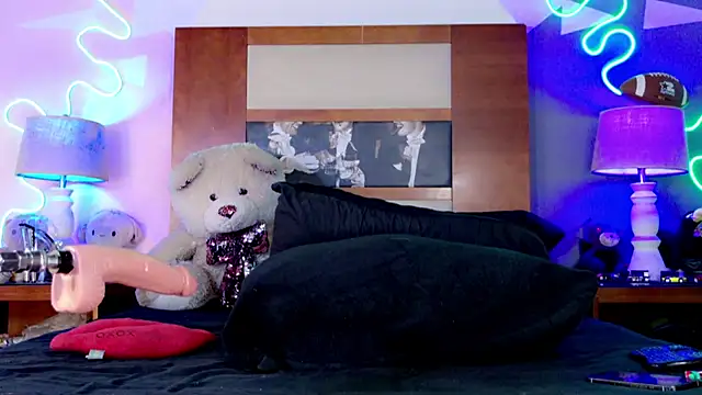ashley 19xx online show from July 8, 9:50 pm