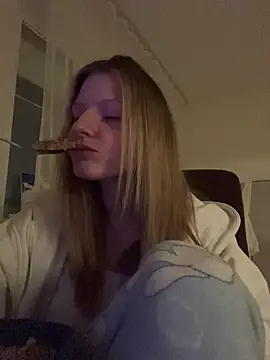 MaryHiggins online show from February 23, 8:08 pm