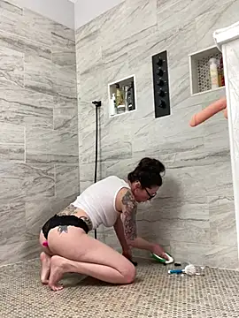 HotMomBod online show from February 17, 7:02 pm