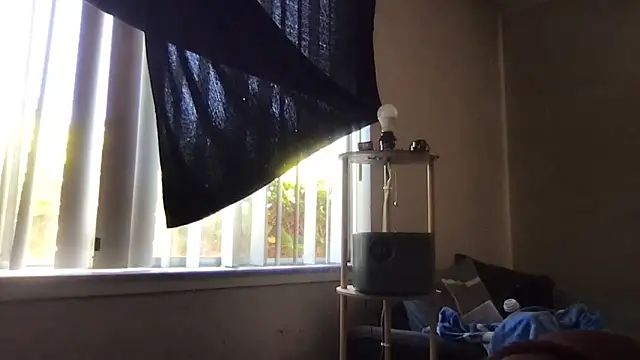 ShineyQuinn online show from March 24, 6:13 pm