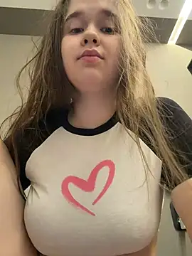 HornyGirlH online show from July 4, 10:38 pm