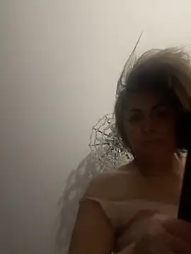 Emma roqueen online show from April 14, 9:15 pm