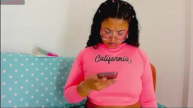 moana taylor online show from April 6, 11:44 am