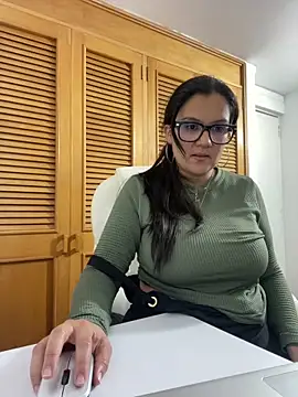 SWEETLILY18 online show from October 1, 9:53 pm